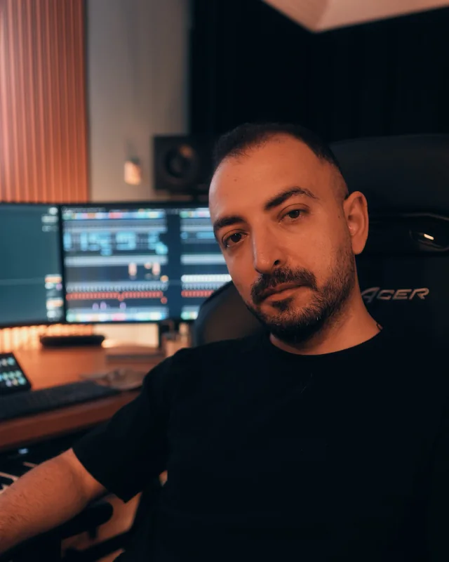 Aytaç Bayladı in his studio, in front of the monitors